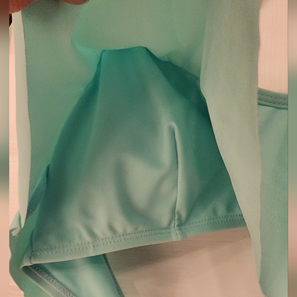 HOT WATER Ruffle Bikini Top In Glacier Size Large - Picture 3 of 8